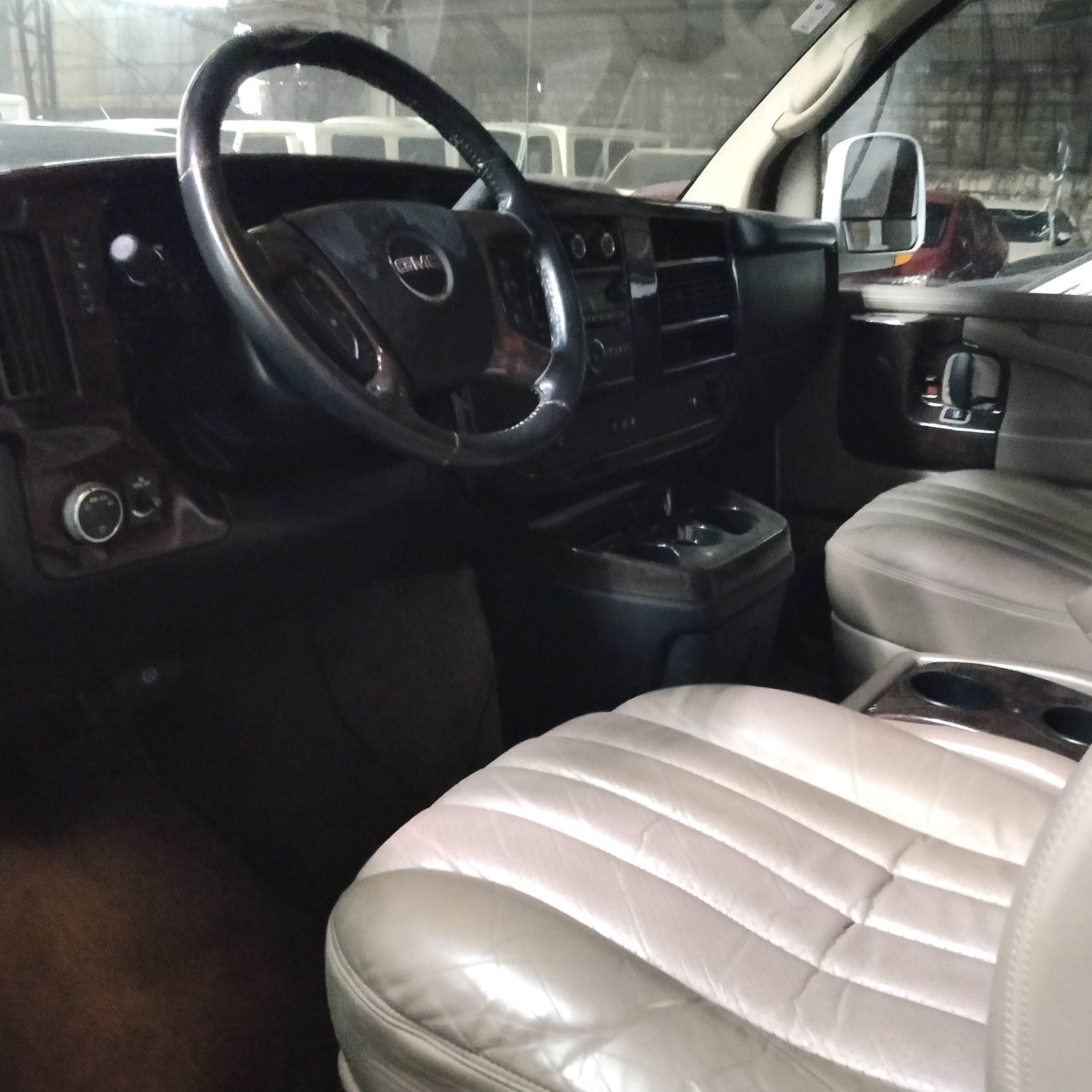 2013 GMC Savana Explorer Limited SE, A/T, GAS	74T photo 4