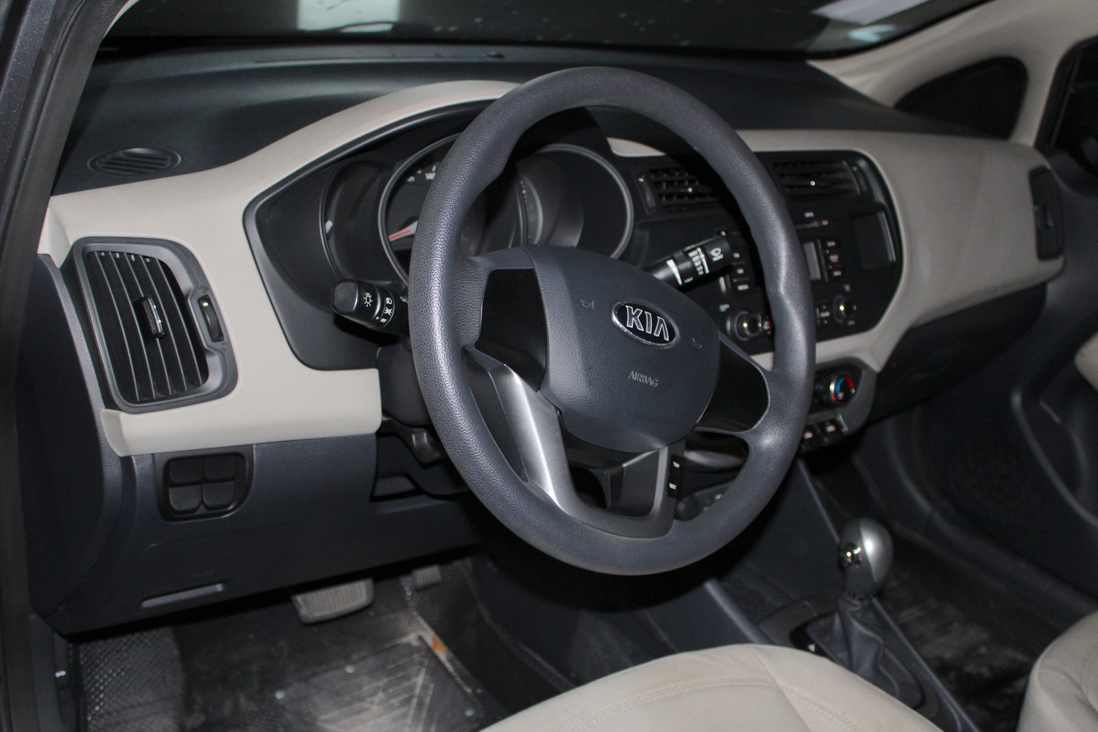 2015 KIA - RIO, M/T GAS, 49T photo 9