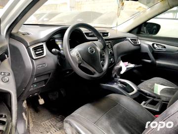 2015 Nissan X-Trail 4x2 CVT, A/T, GAS 118T photo 8