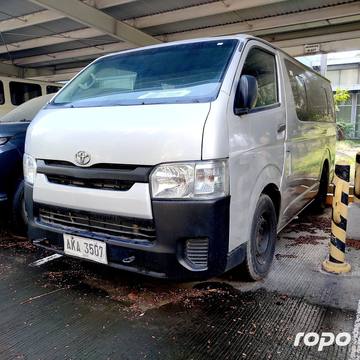 2015 Toyota Hiace Commuter 2.5L, M/T, DSL 53T photo 1
