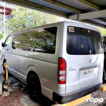 2015 Toyota Hiace Commuter 2.5L, M/T, DSL 53T photo 3