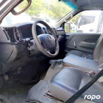 2015 Toyota Hiace Commuter 2.5L, M/T, DSL 53T photo 6