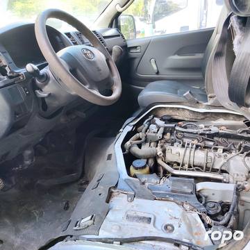 2015 Toyota Hiace Commuter 2.5L, M/T, DSL 53T photo 7