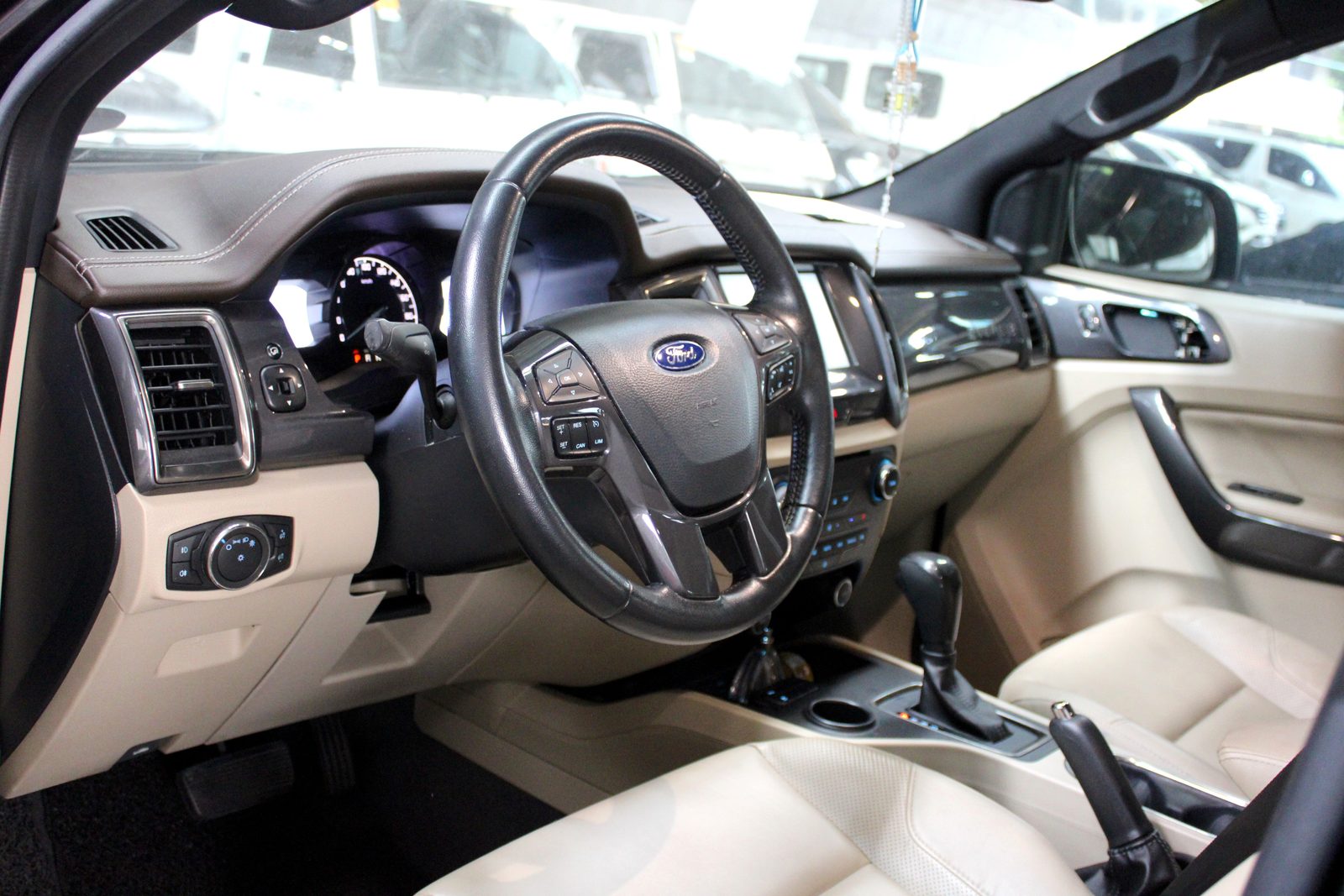 2016 Ford Everest Titanium 4x2 2.2L, AT, DSL 106T photo 7