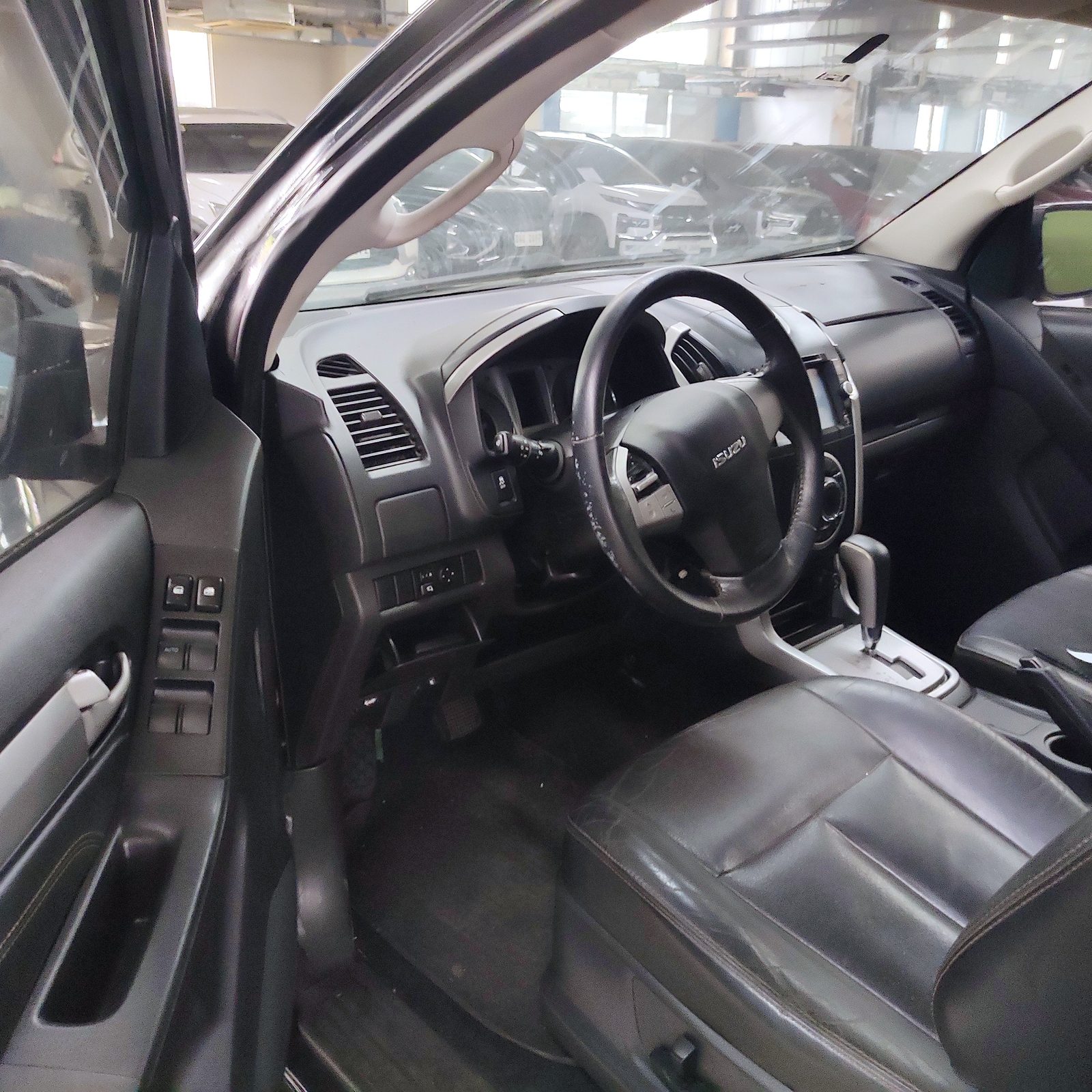 2016 Isuzu MU-X LS-A 4x2 3.0, A/T, DSL - upgraded 97T photo 3