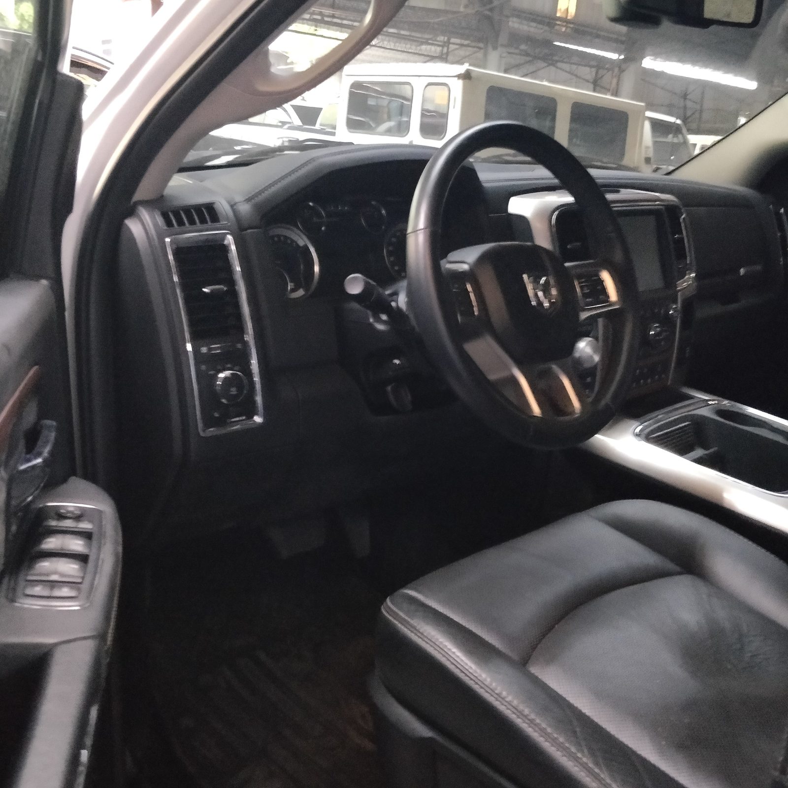 2017 Dodge Ram 1500 Laramie 5.7L V8 Hemi 4x4, AT, GAS 44T photo 6