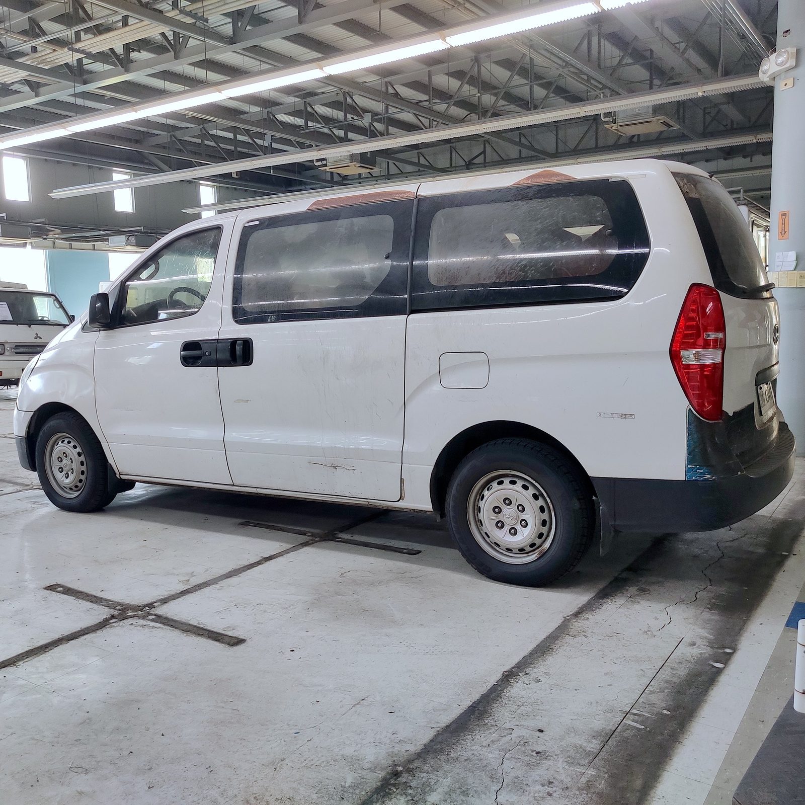 2017 Hyundai Grand Starex 2.5 GL 2 Str, M/T, DSL 156T photo 5