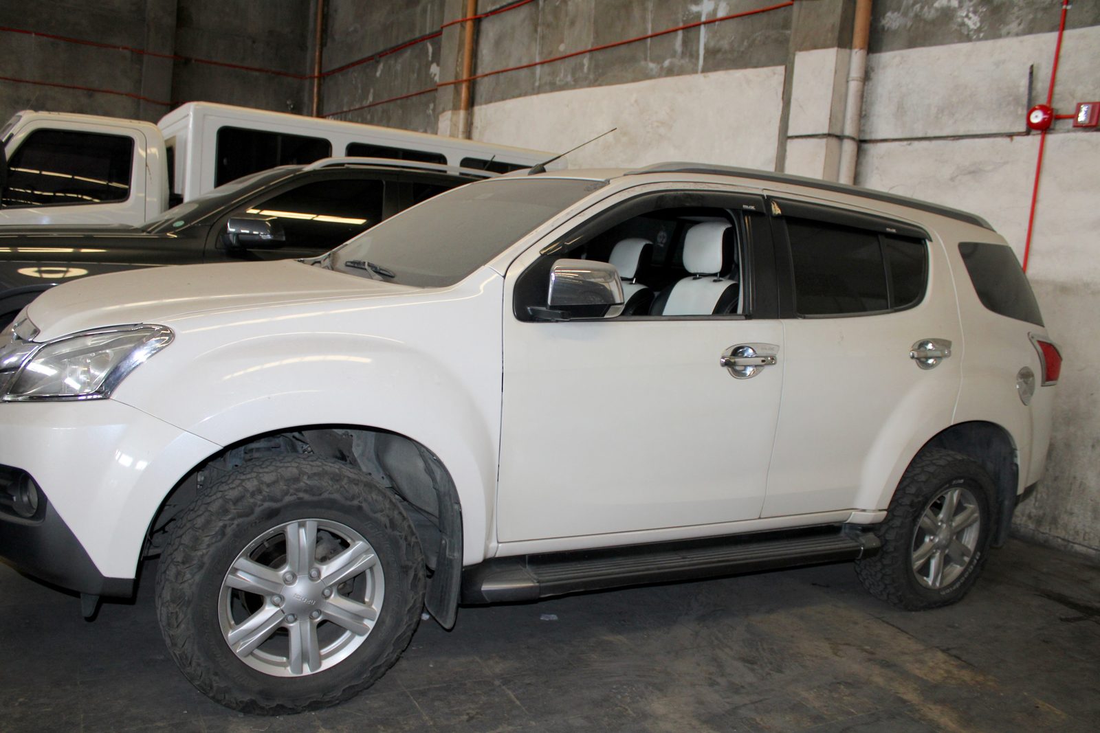 2017 ISUZU - MU-X, M/T, DSL, 156T photo 5