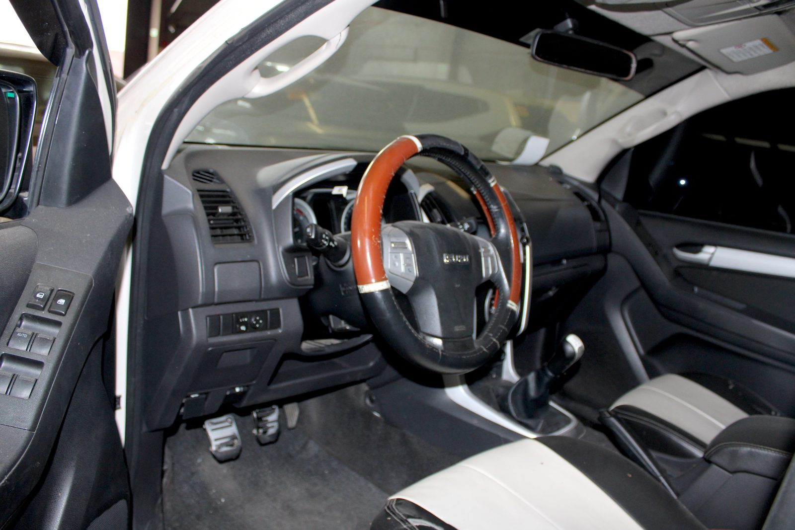 2017 ISUZU - MU-X, M/T, DSL, 156T photo 10