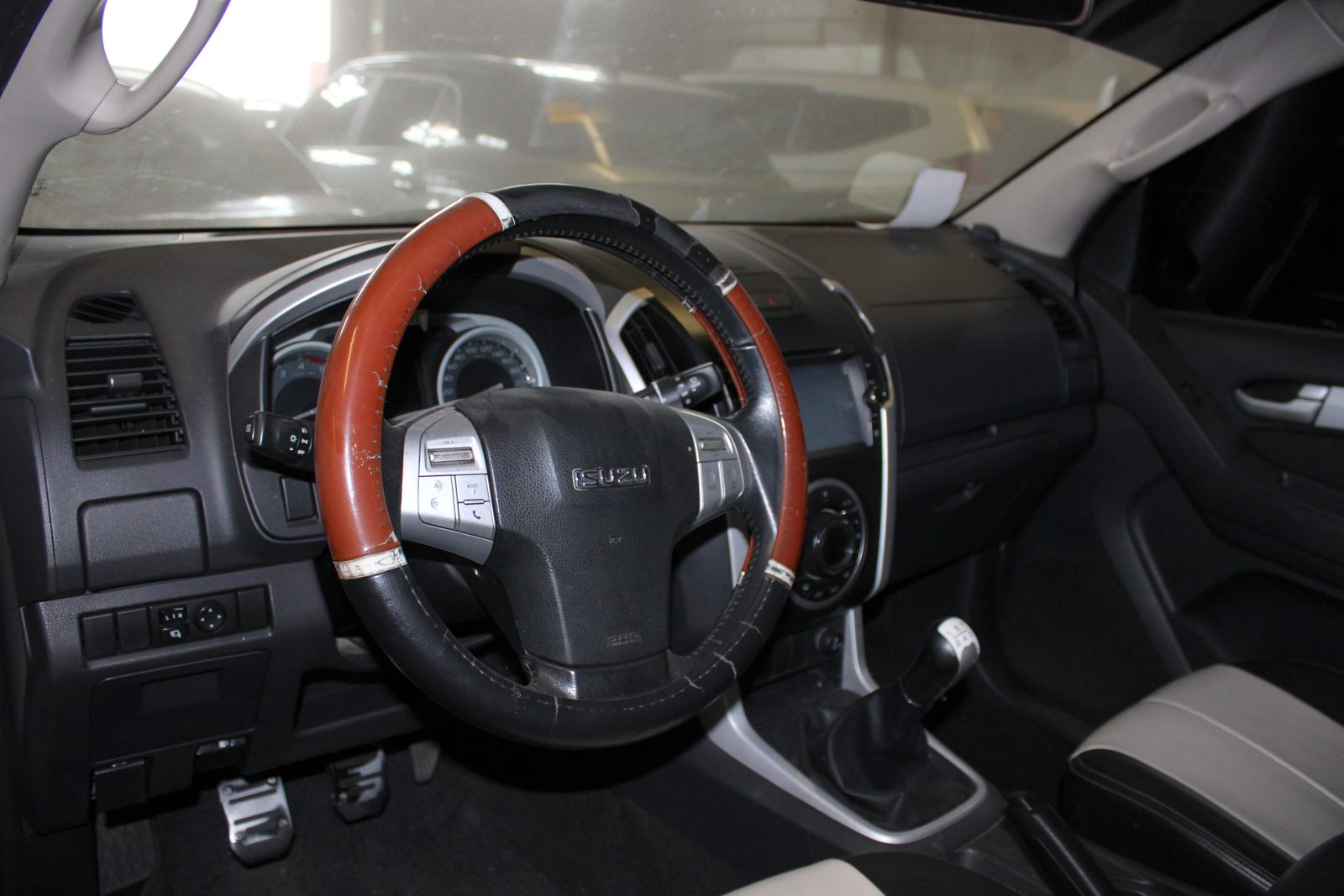 2017 ISUZU - MU-X, M/T, DSL, 156T photo 11
