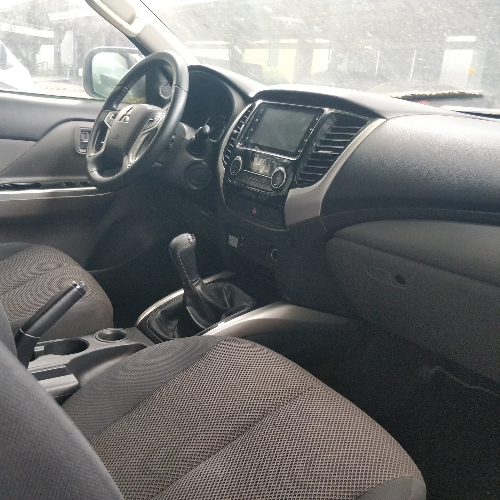 2017 Mitsubishi Strada GLS 2WD, MT, DSL 68T photo 10