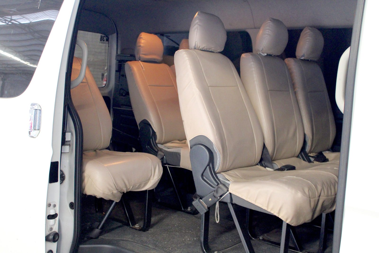 2017 Toyota Hi-Ace GL Grandia, M/T, Diesel, 301k photo 5