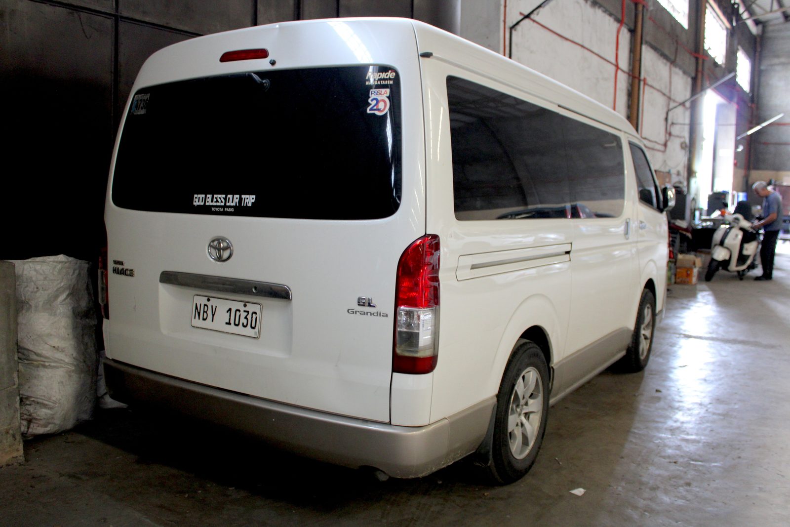 2017 Toyota Hi-Ace GL Grandia, M/T, Diesel, 301k photo 6