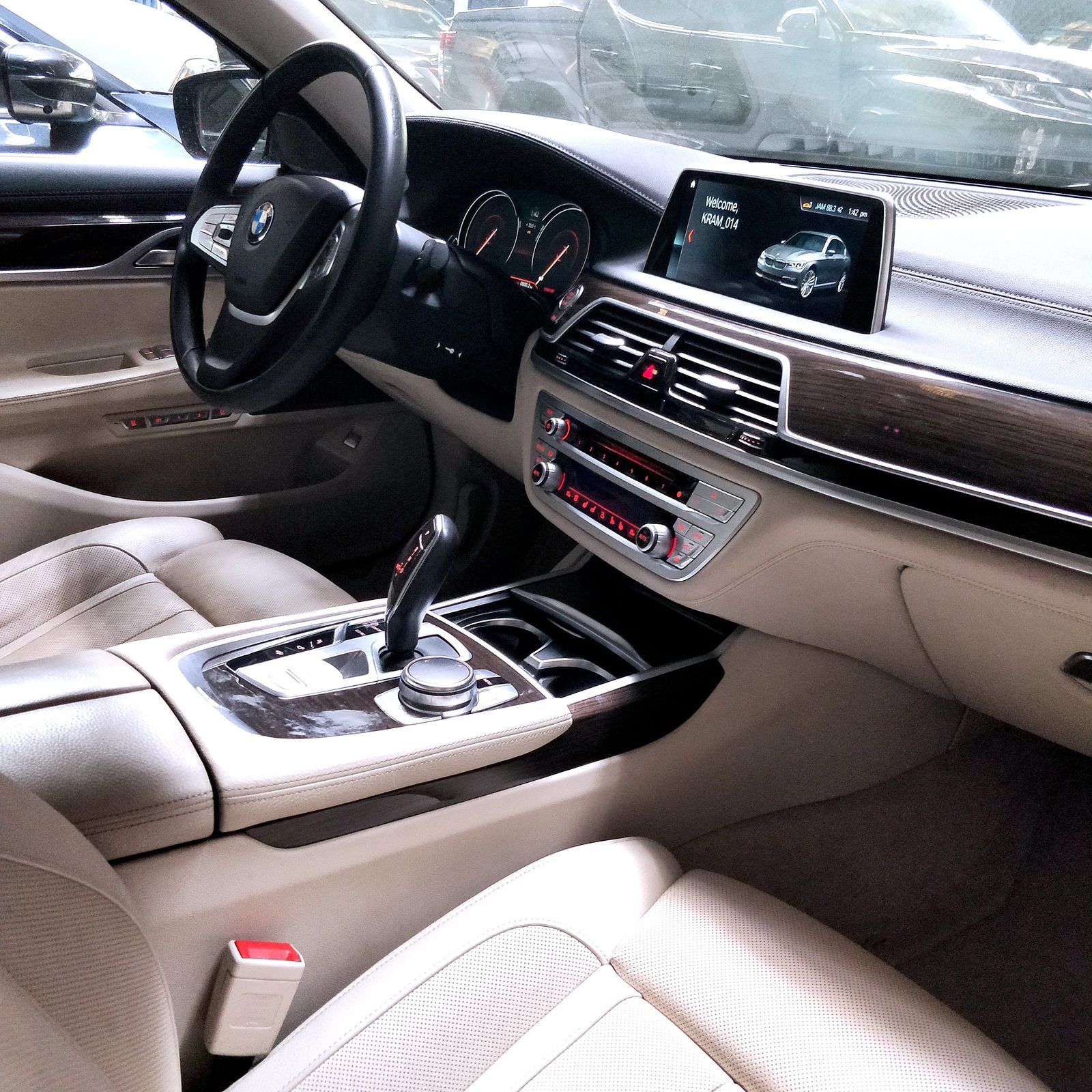 2018 BMW 740Li Limousine 3.0L, AT, Gas 44T photo 7