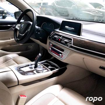 2018 BMW 740Li Limousine 3.0L, AT, Gas 44T photo 10