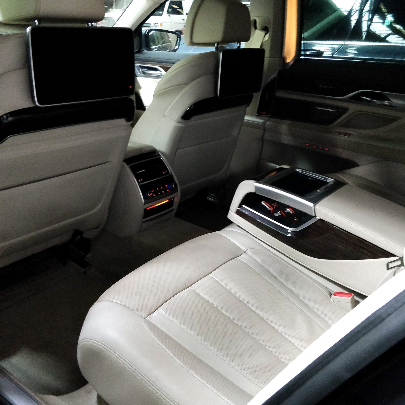 2018 BMW 740Li Limousine 3.0L, AT, Gas 44T photo 13