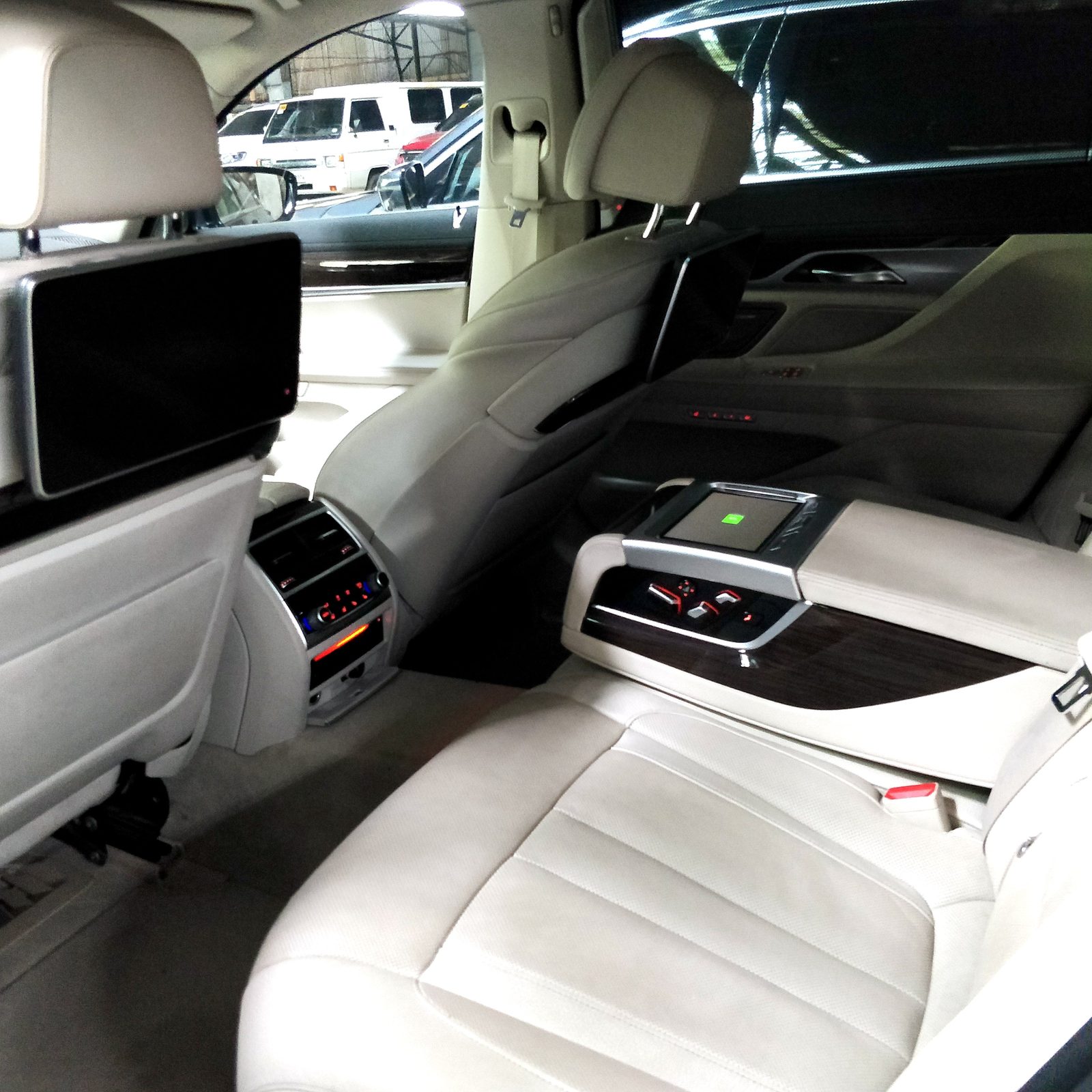 2018 BMW 740Li Limousine 3.0L, AT, Gas 44T photo 8
