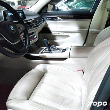 2018 BMW 740Li Limousine 3.0L, AT, Gas 44T photo 12