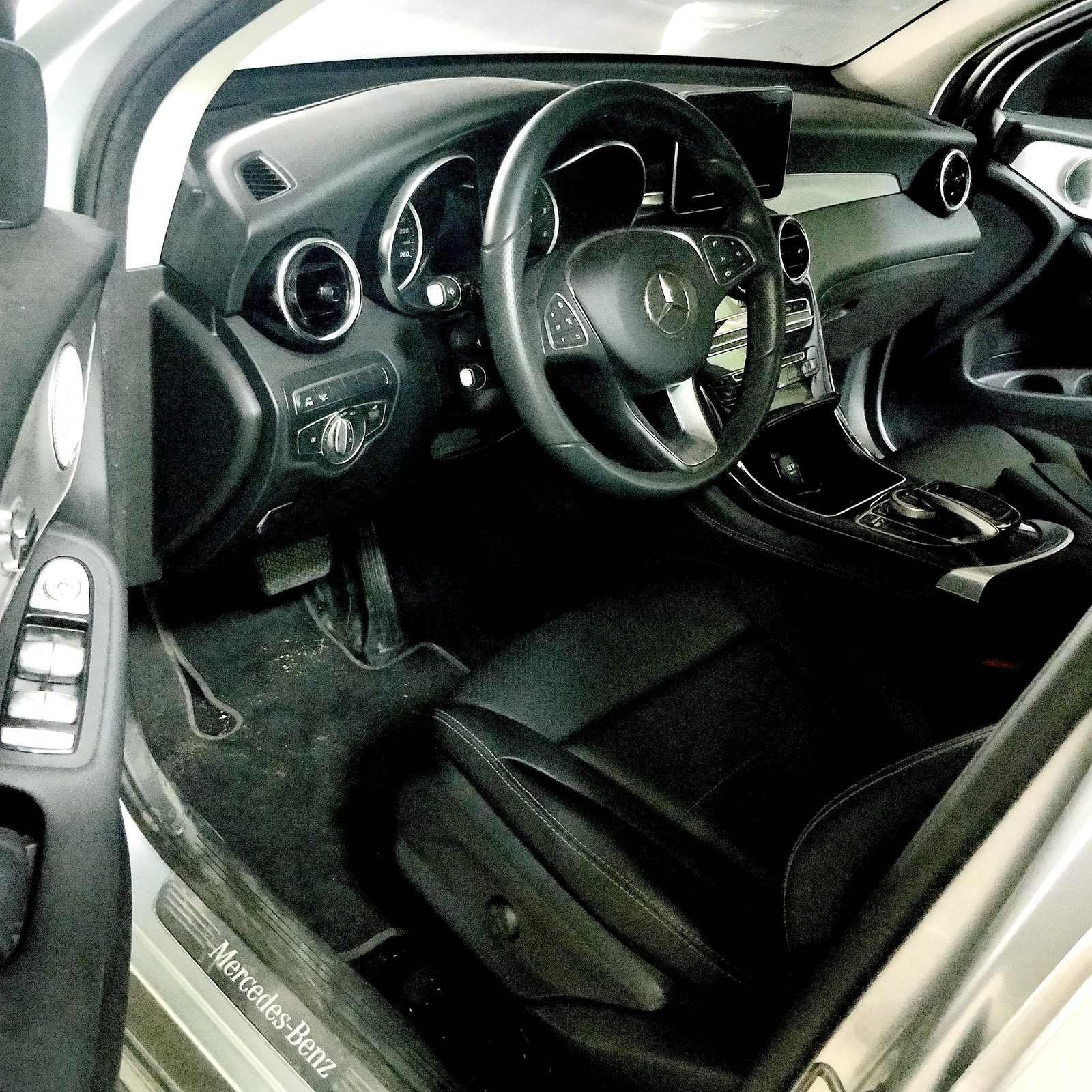 2018 Mercedes Benz GLC 220d 2.2L AMG Line, AT, DSL 31T photo 9