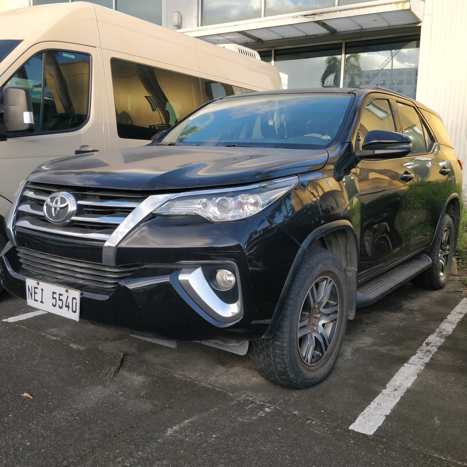 2019 Toyota Fortuner G 4x2 2.4L, AT, DSL 298T photo 4