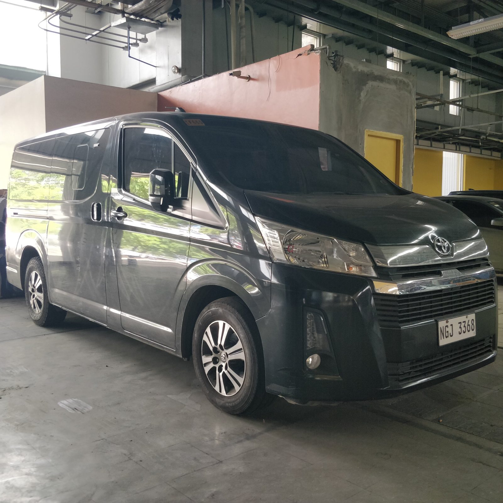 2019 Toyota Hiace GL Grandia 2.8 MT DSL 52T photo 2