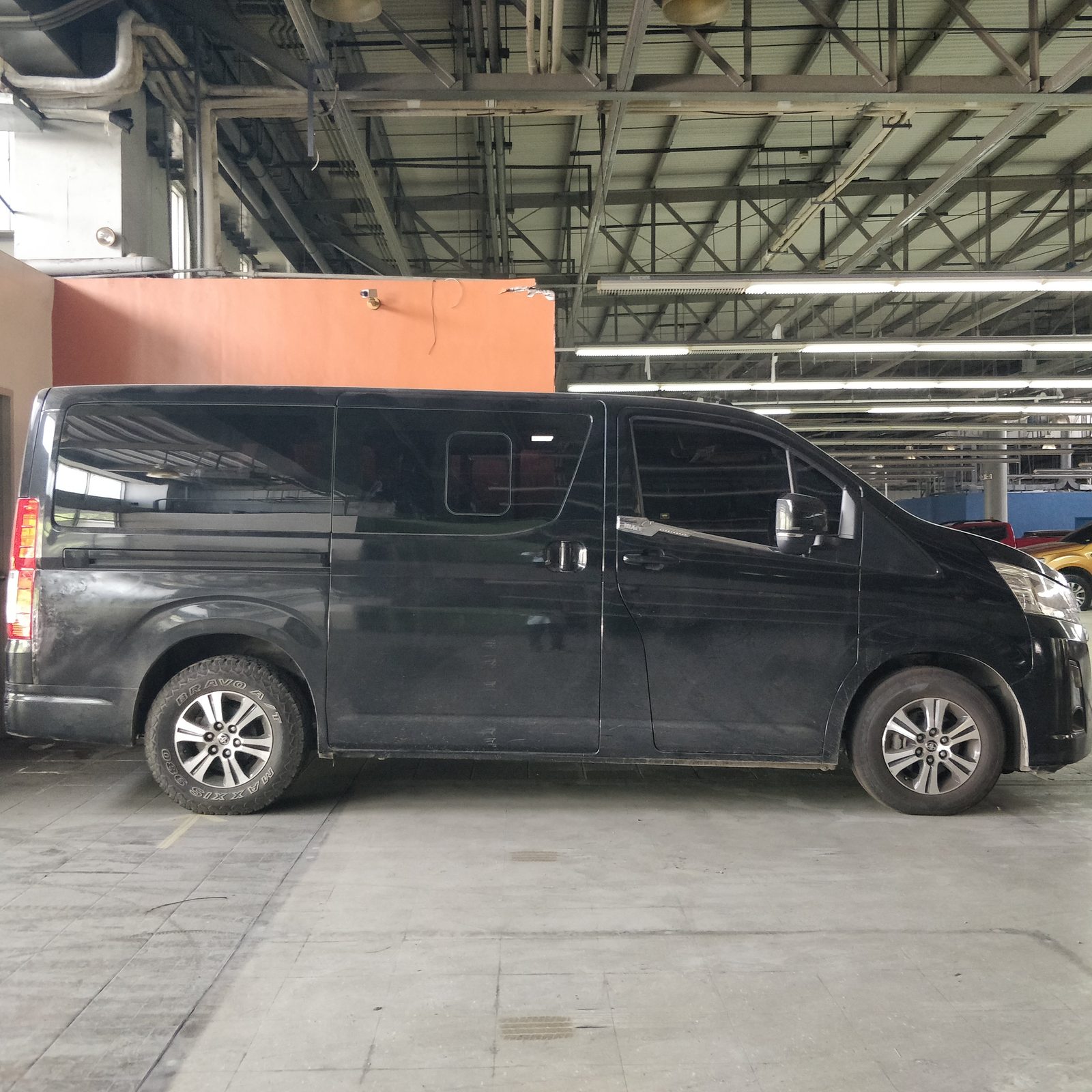 2019 Toyota Hiace GL Grandia 2.8 MT DSL 52T photo 3