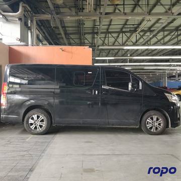 2019 Toyota Hiace GL Grandia 2.8 MT DSL 52T photo 3