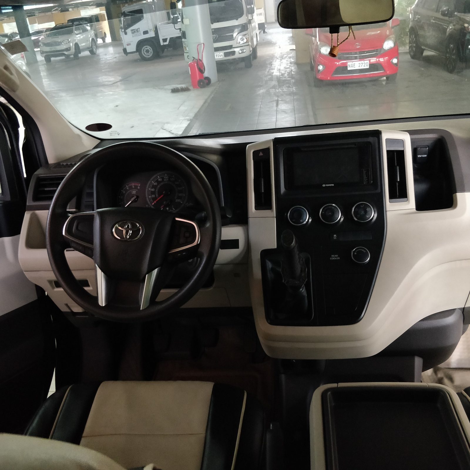 2019 Toyota Hiace GL Grandia 2.8 MT DSL 52T photo 5