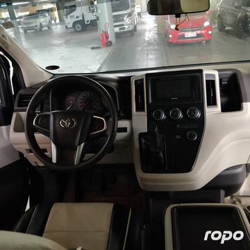 2019 Toyota Hiace GL Grandia 2.8 MT DSL 52T photo 5