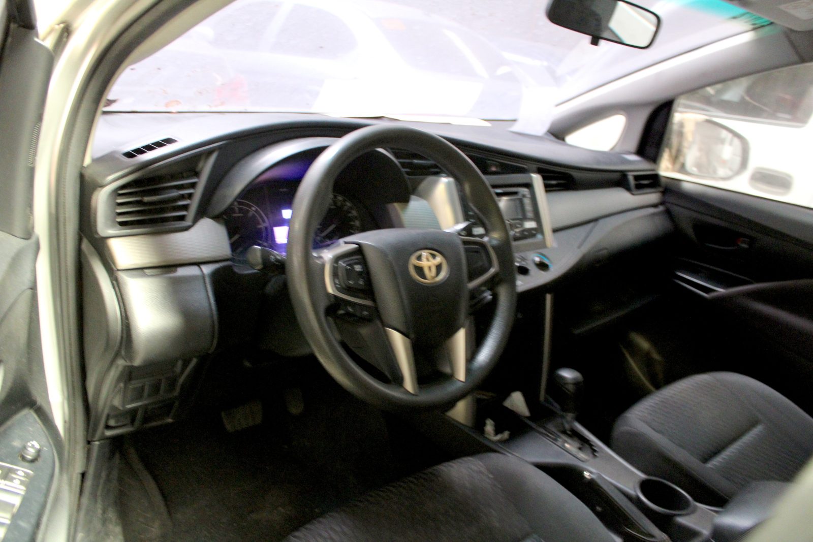2019 TOYOTA - INNOVA, A/T DSL, 96T photo 8
