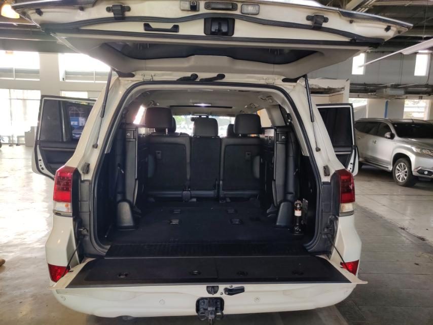 2019 Toyota Land Cruiser 200 V8 vx 4.5 AT dsl photo 8