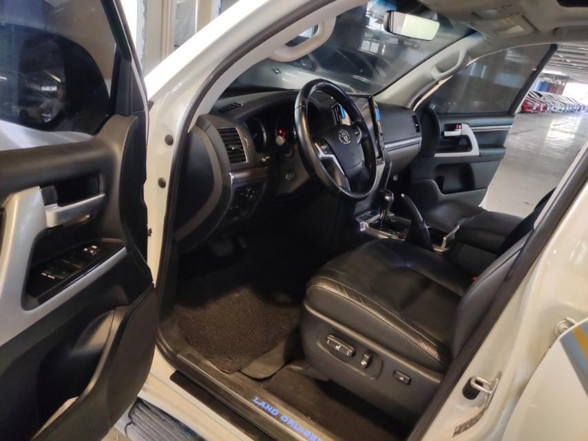 2019 Toyota Land Cruiser 200 V8 vx 4.5 AT dsl photo 11