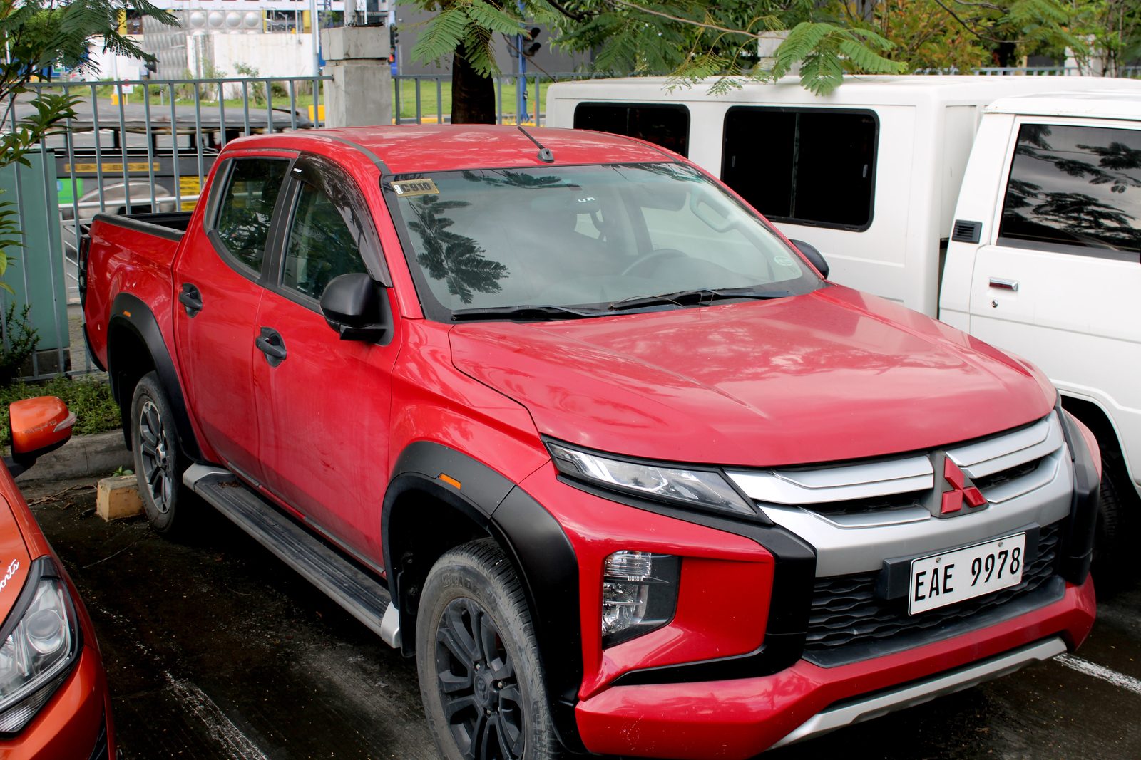 2020 Mitsubishi Strada GLS 4x2 2.4D, MT, DSL 88T photo 2