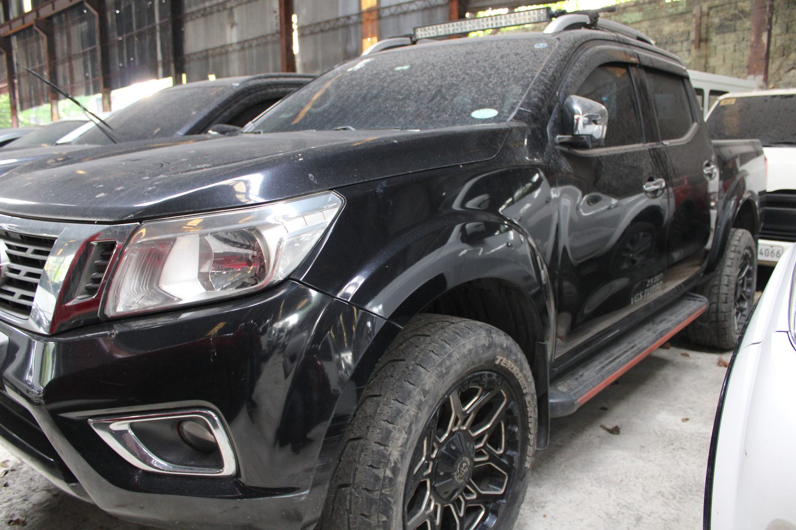 2020 Nissan Navara NP300 EL Calibre 4x2 2.5L, A/T, DSL - Upgraded 201T photo 3