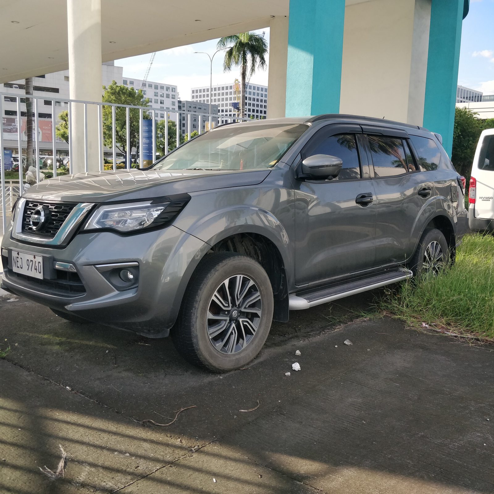2020 Nissan Terra VL 4x2 2.5L, A/T, DSL 127T photo 3