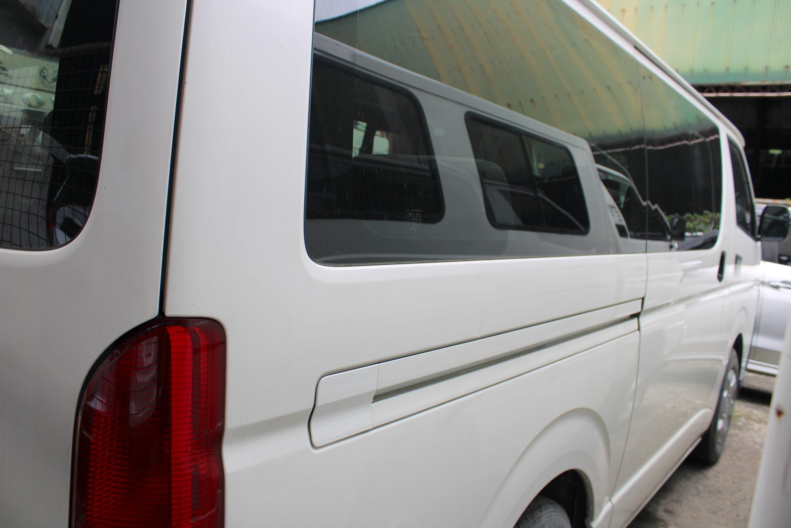 2020 Toyota Hiace Commuter 3.0L, MT, DSL 33T photo 4