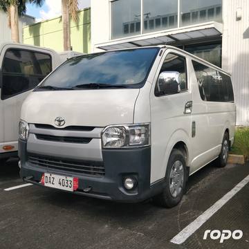 2020 Toyota Hiace Commuter, MT, DSL 113T photo 1