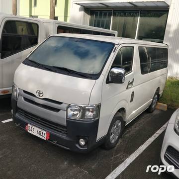 2020 Toyota Hiace Commuter, MT, DSL 113T photo 2