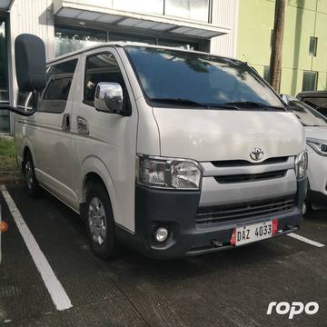 2020 Toyota Hiace Commuter, MT, DSL 113T photo 3
