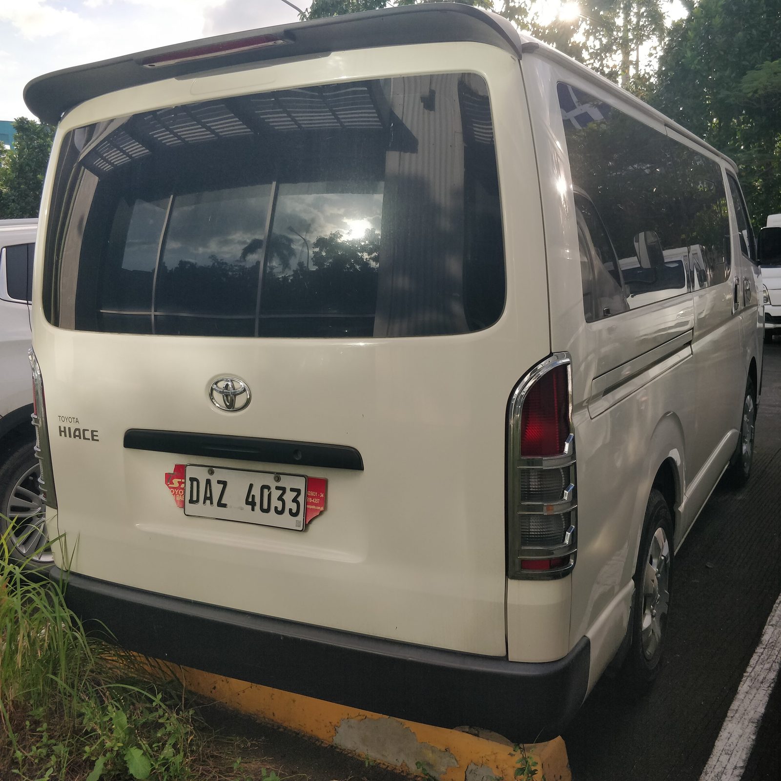 2020 Toyota Hiace Commuter, MT, DSL 113T photo 5