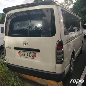 2020 Toyota Hiace Commuter, MT, DSL 113T photo 5