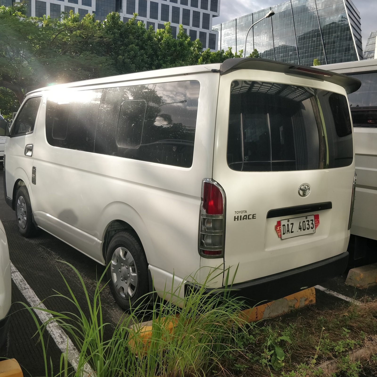 2020 Toyota Hiace Commuter, MT, DSL 113T photo 6