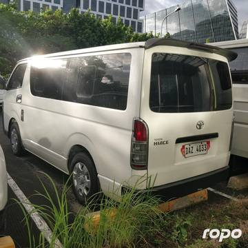 2020 Toyota Hiace Commuter, MT, DSL 113T photo 6