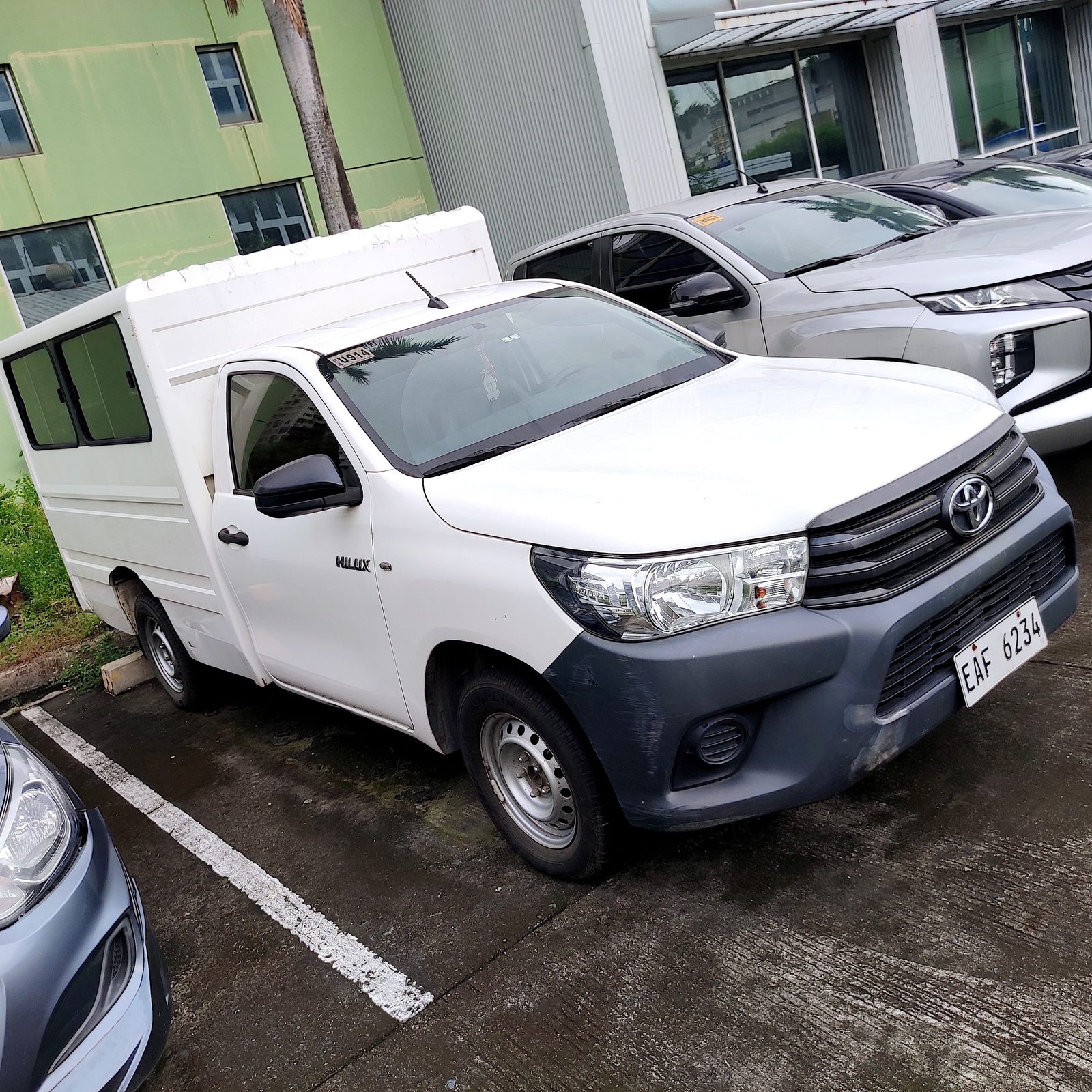 2020 Toyota Hilux FX with rear AC 4x2 2.4 M/T, DSL 94T photo 2