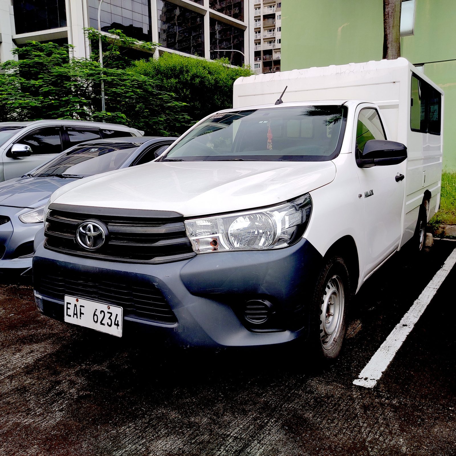 2020 Toyota Hilux FX with rear AC 4x2 2.4 M/T, DSL 94T photo 3