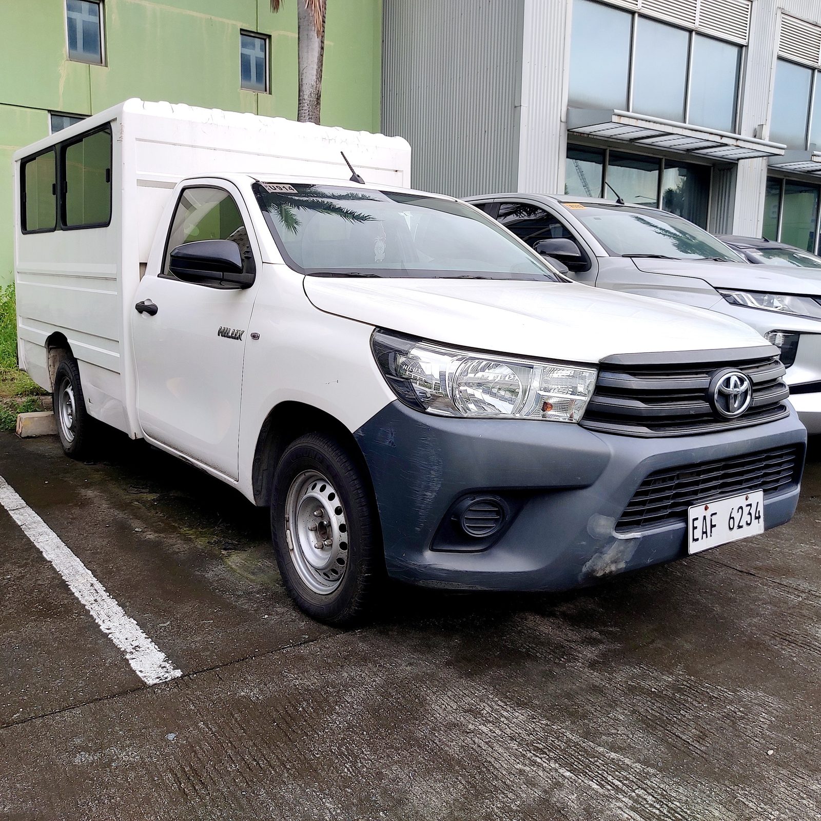 2020 Toyota Hilux FX with rear AC 4x2 2.4 M/T, DSL 94T photo 4