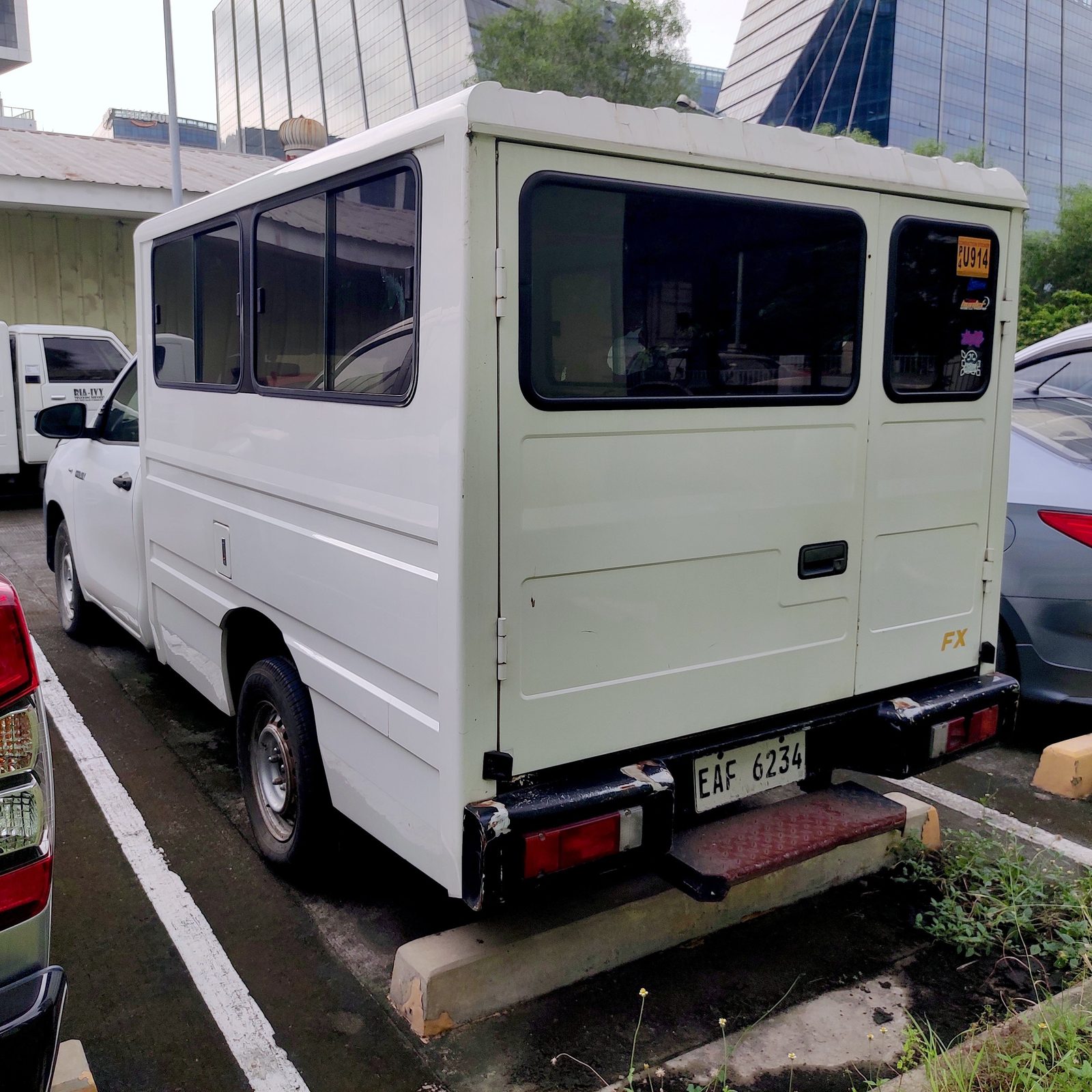 2020 Toyota Hilux FX with rear AC 4x2 2.4 M/T, DSL 94T photo 7