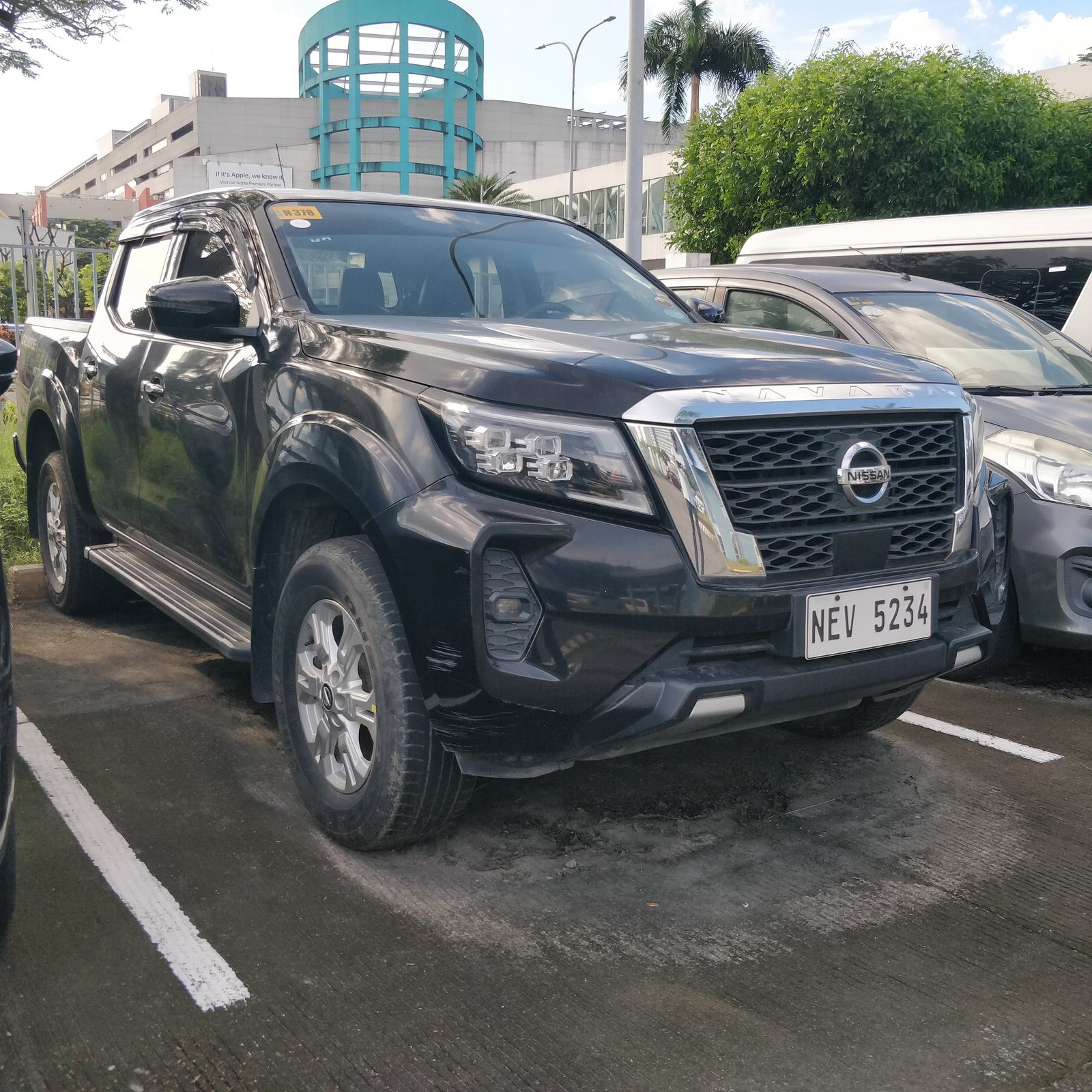 2021 Nissan Navara VE Calibre 4x2 2.5L, M/T, DSL 120T photo 2