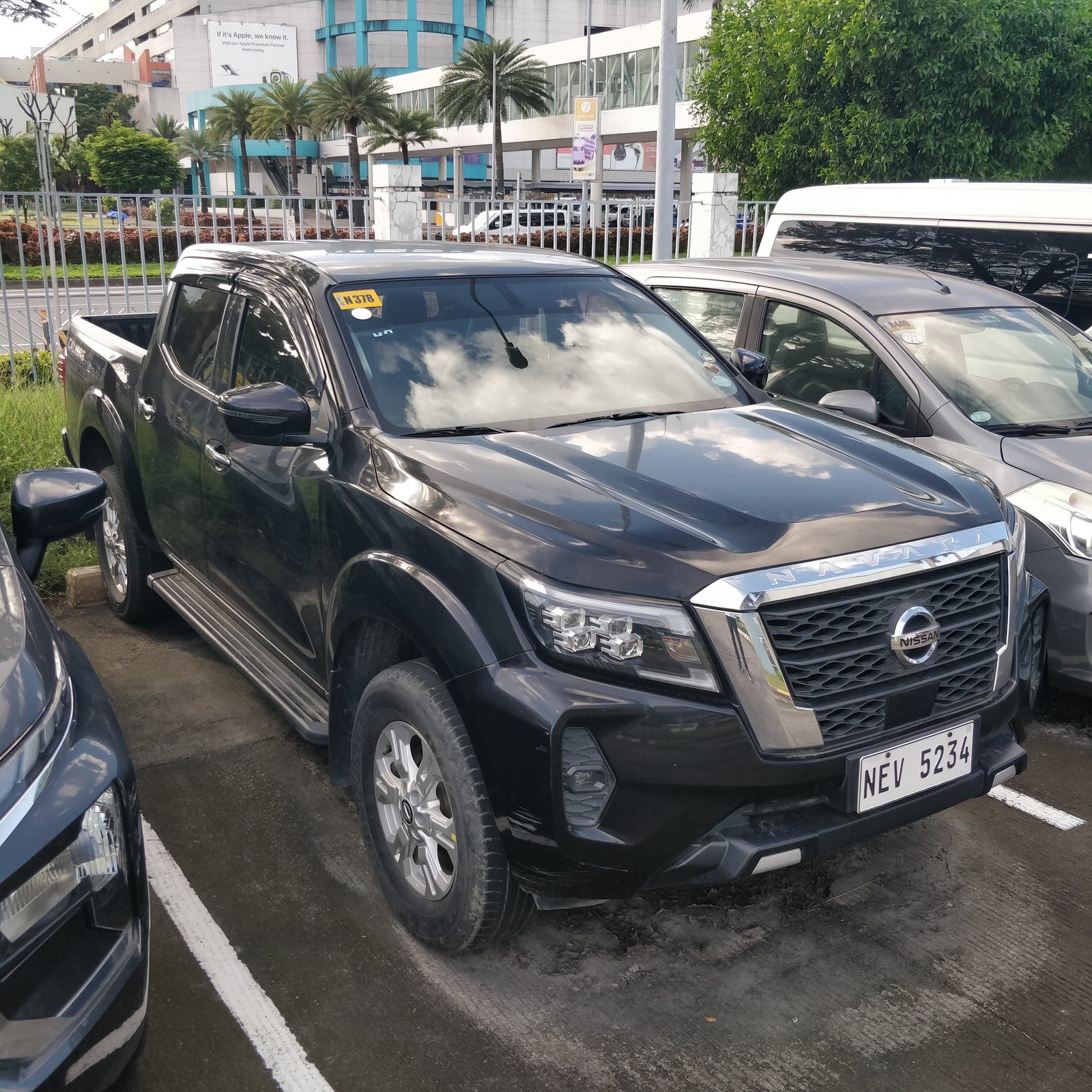 2021 Nissan Navara VE Calibre 4x2 2.5L, M/T, DSL 120T photo 3