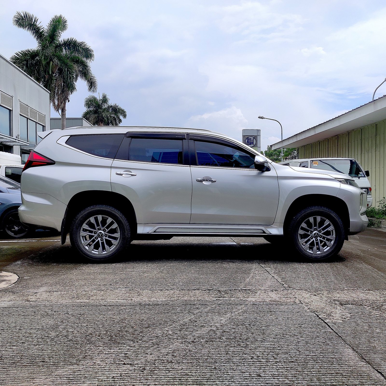 2022 Mitsubishi Montero Sport GLX 4x2 2.4D, M/T, DSL photo 5